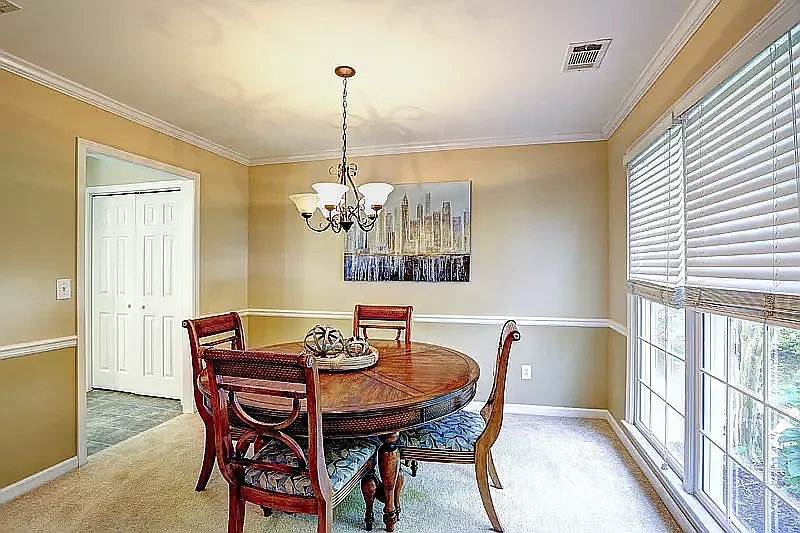 3 bed, 1998 sqft, $2,650 — Photo 2