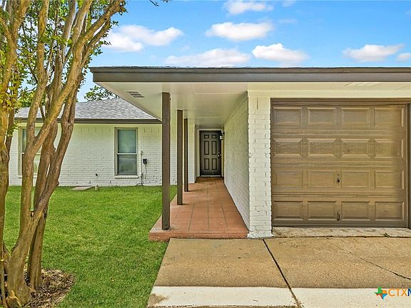 3rd image of 1404 Farhills Dr