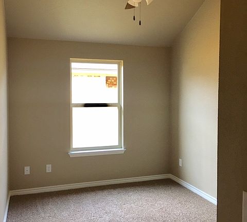 4th image of 407 Sladecek Dr #B