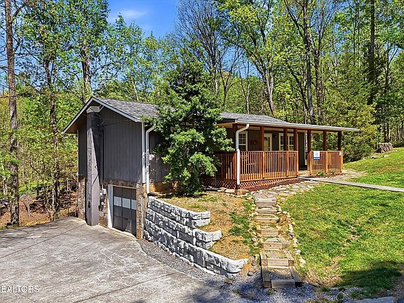 3rd image of 2106 Hickory Manor Rd