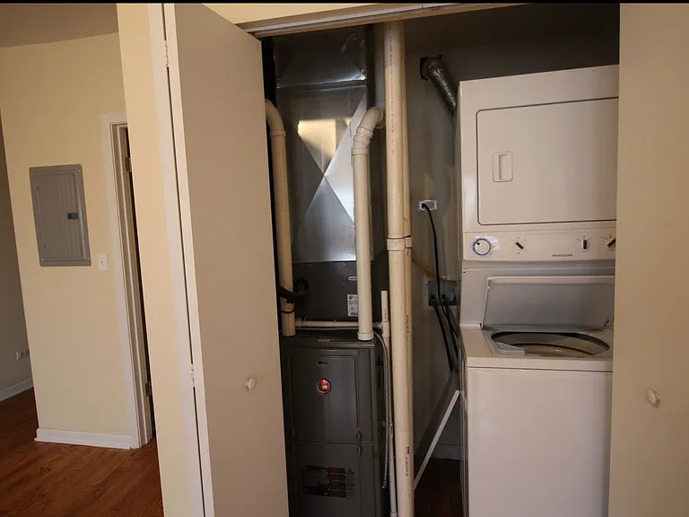 3003 W Lawrence Ave #2W — Photo 9