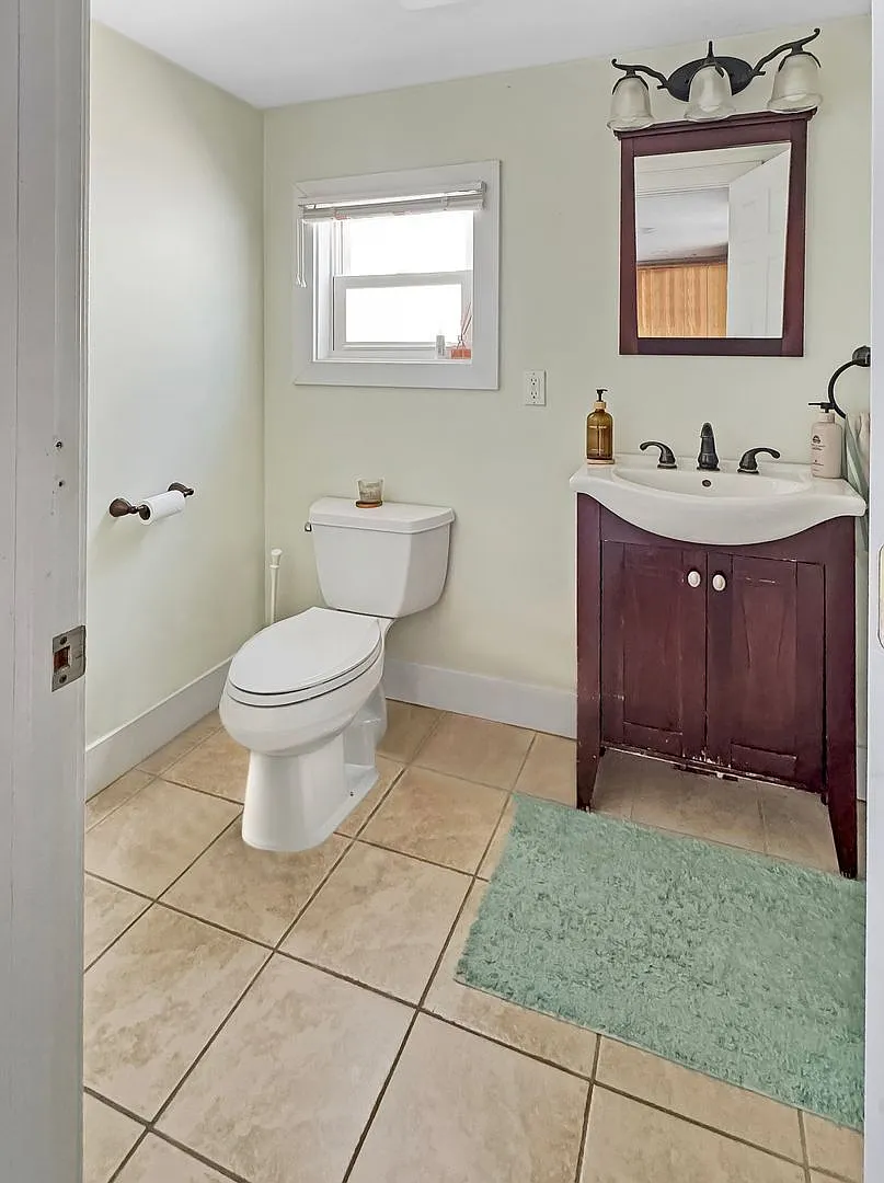 3 bed, 1.5 bath, 1676 sqft, $2,395 — Photo 4