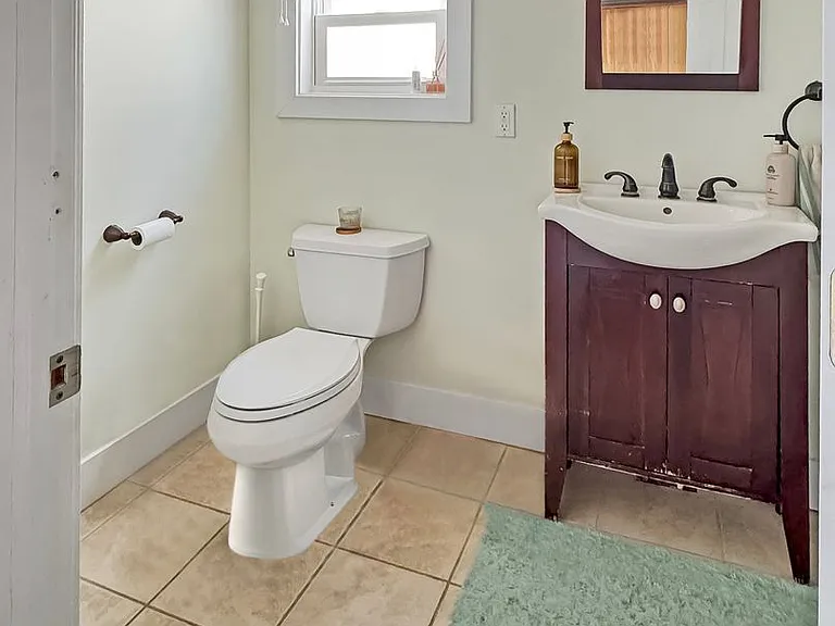 706 Rosewood Ave SE — Photo 4