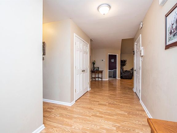 5th image of 124 Olivia Dr