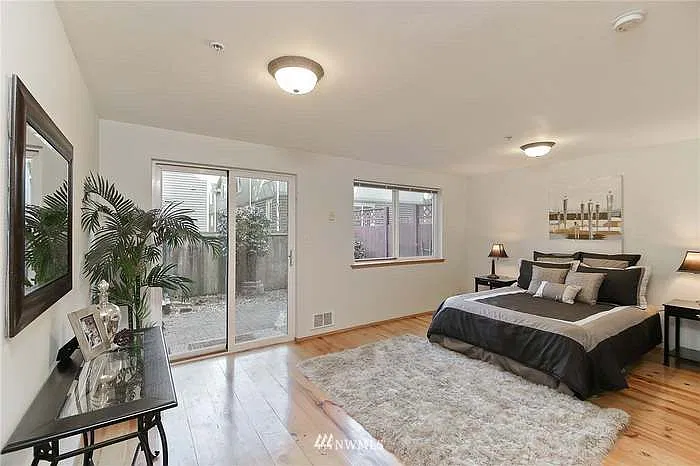 726 N 92nd St — Photo 4