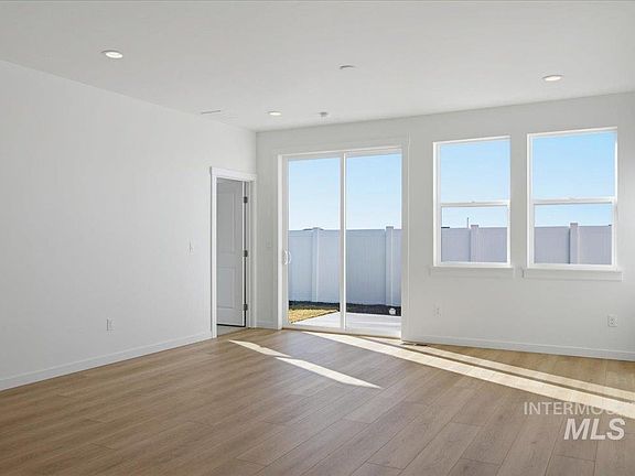 3rd image of 1273 W Regency Ridge Dr