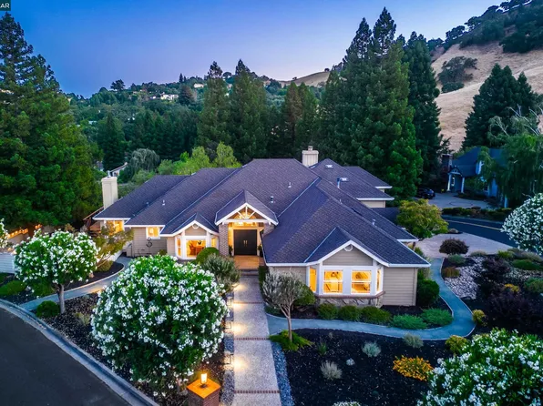 70 Ridge Crest Ct, Lafayette, CA 94549