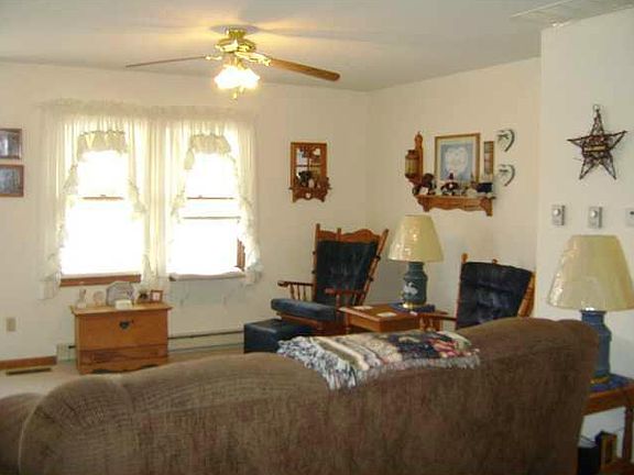 3rd image of 704 W 9th St