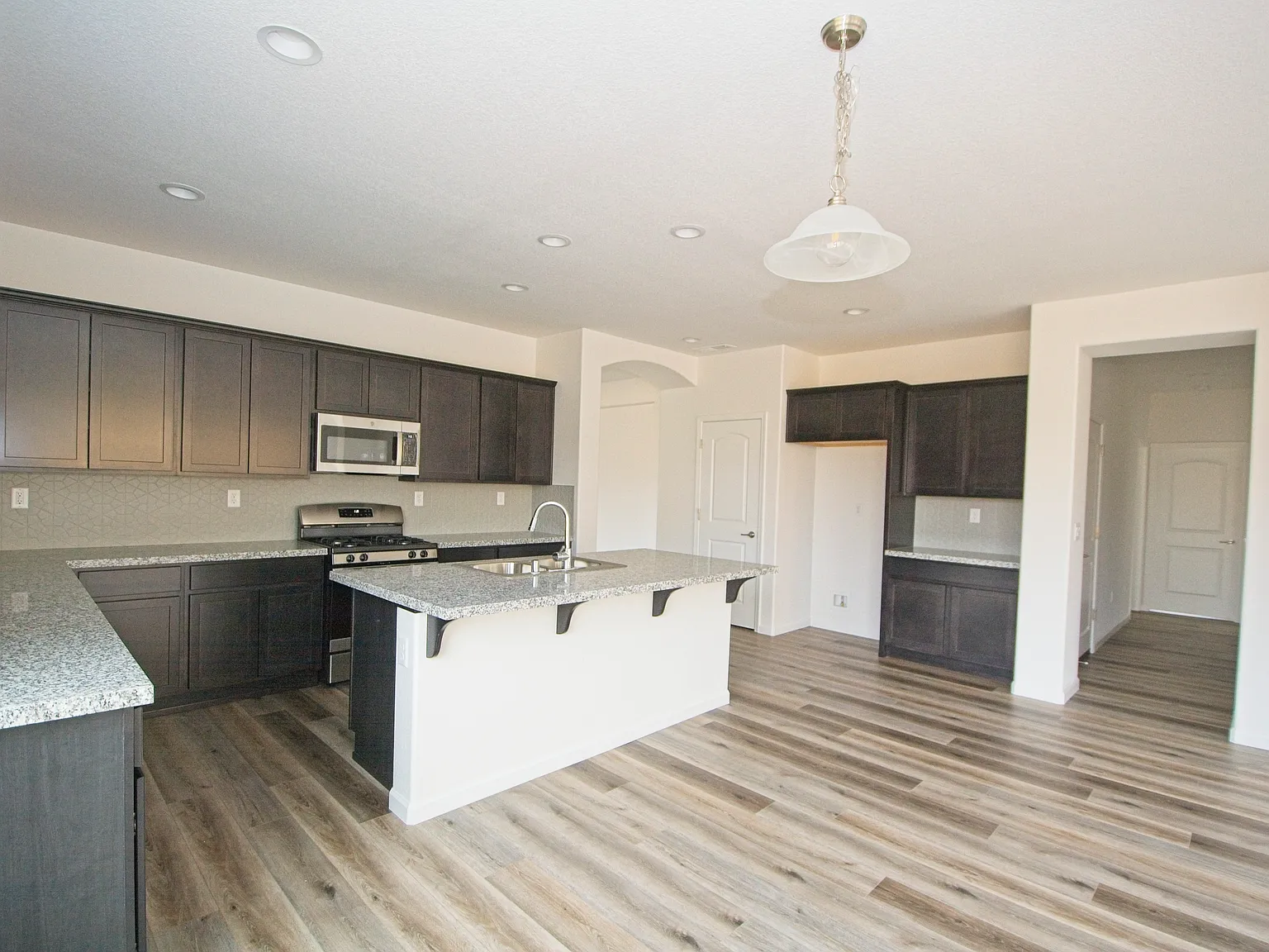 4 bed, 2.5 bath, 2191 sqft, $2,650 — Photo 4