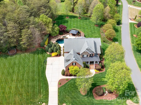 104 Elizabeth Brook Dr, Davidson, NC 28036