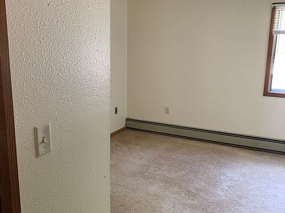 5th image of 607 Kenwood Ave APT 204