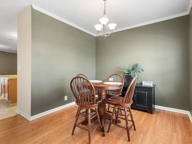 129 Alexander Blvd — Photo 9