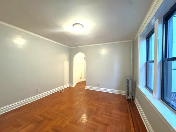 6-13 Grandview Avenue image 7 of 15