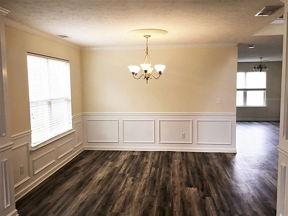 3rd image of 2390 Park Estates Dr