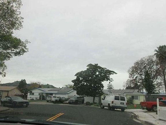 Exterior Neighborhood (street photo)