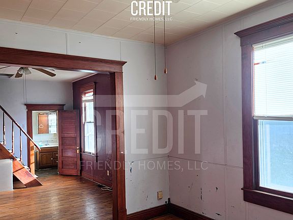 5th image of 135 E Pine St