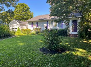 7 Nipsah Rd, Warwick, RI 02818