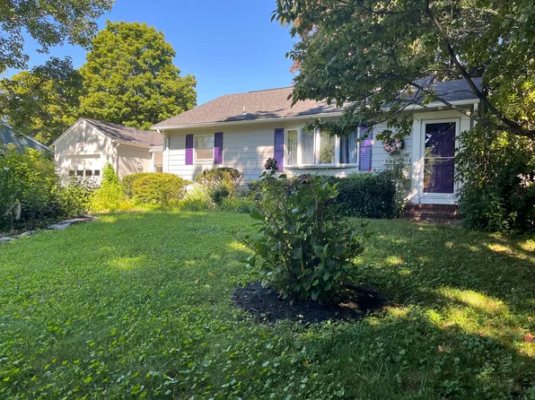 7 Nipsah Rd, Warwick, RI 02818