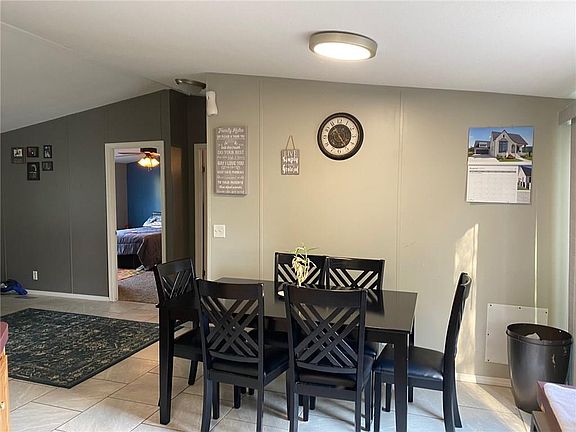 4th image of 58115 Cedar Creek Ln