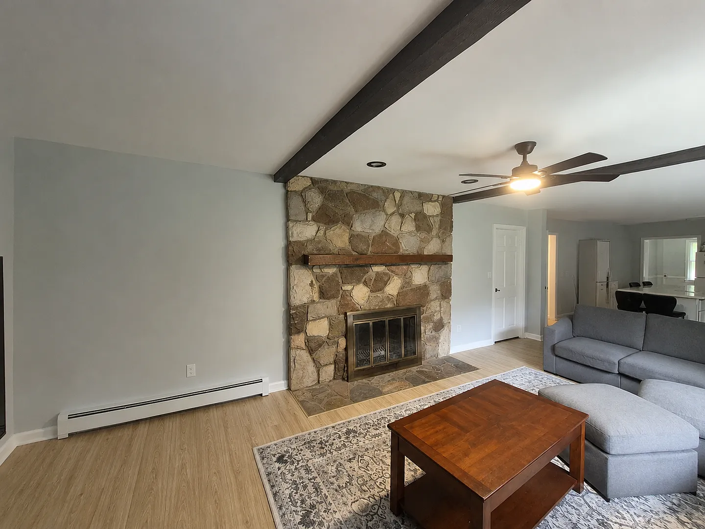4 Bd 3.5 Bath Oxford Colonial W/ 2 Car Gar. And Additional 1 Bd Inlaw Apt — Photo 3