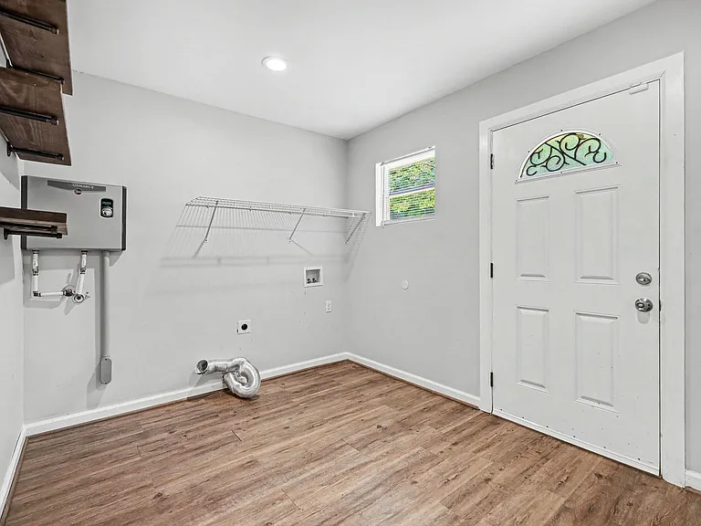 2541 Booker Ave — Photo 13