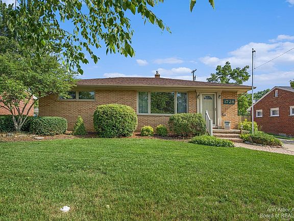 3rd image of 1728 Sanford Pl
