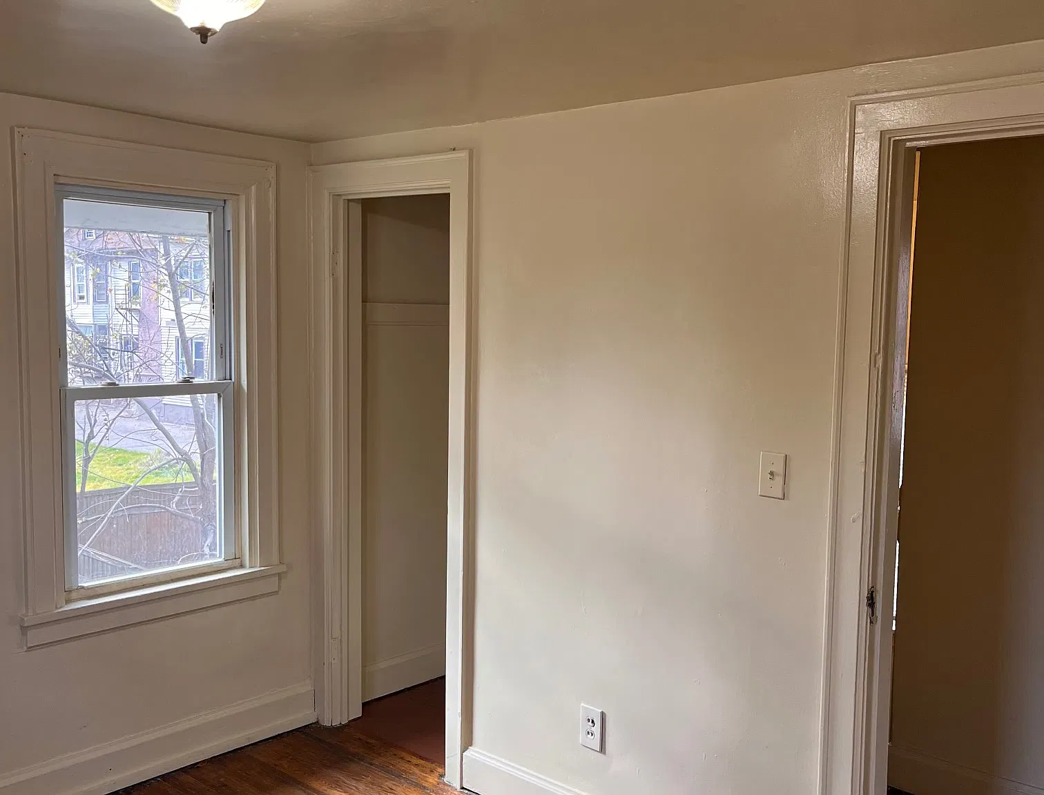 6 bed, 1982 sqft, $2,600 — Photo 3