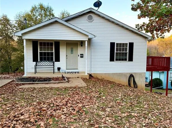 506 E Stone St, De Soto, MO 63020