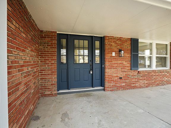 3rd image of 1065 Toulon Ave