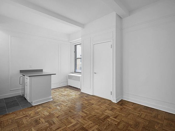 3rd image of 160 W 71st St APT 18A