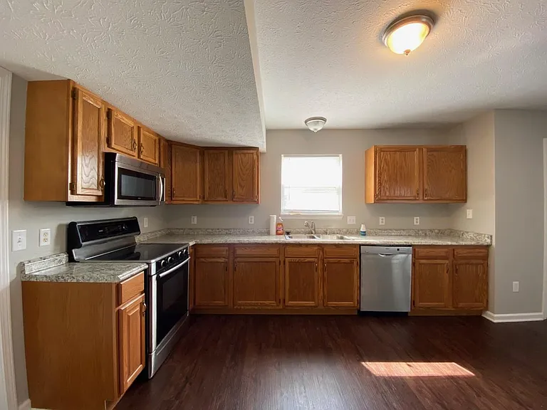 3396 Hopkins Dr — Photo 6