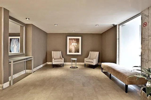 11 Shallmar Boulevard Toronto — Photo 2