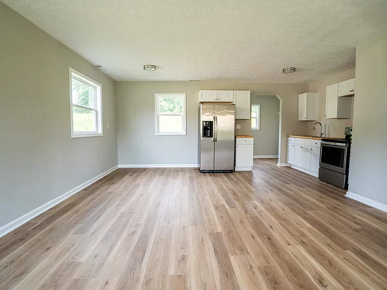 106 Hardin Ct — Photo 2
