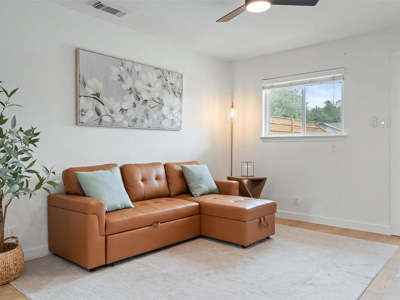 2 bed, 1.0 bath, 720 sqft, $1,800 — Photo 4
