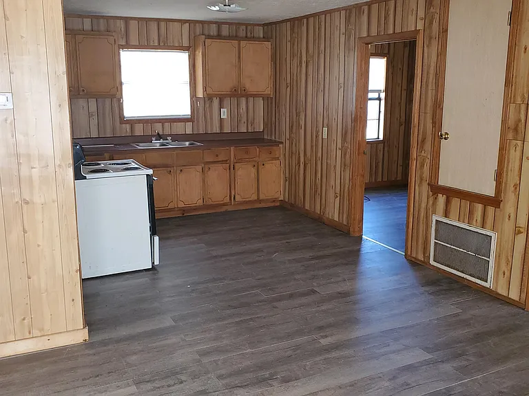 Kitchen/Dining Area