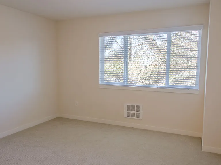 10363 Ashworth Ave N — Photo 14