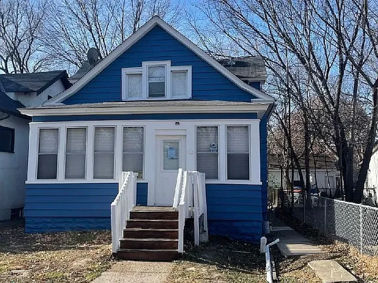 3447 Oliver Ave N — Photo 1