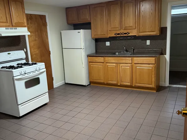 101 Avon St, Lowell, MA 01854