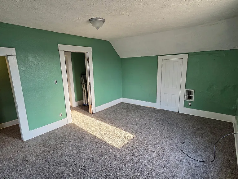 1039 N Lafountain St — Photo 11