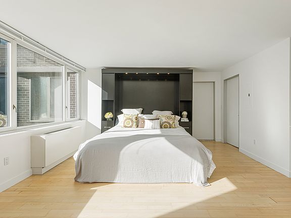4th image of 322 W 57th St APT 23P
