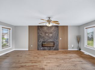 5928 NW 50th St, Johnston, IA 50131