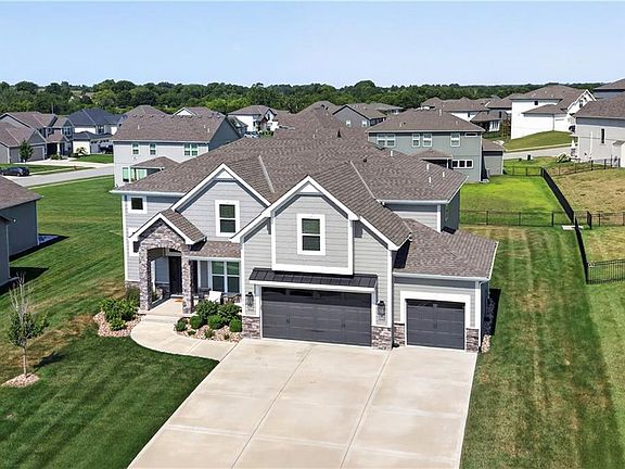 3rd image of 11414 Bluestem Dr