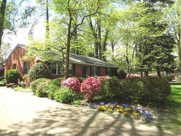 1st image of 15 Draper Ln