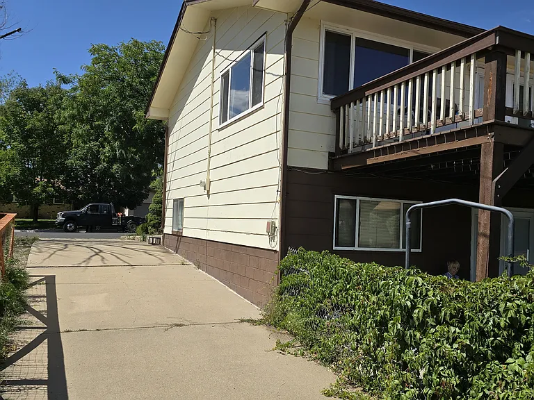 1002 S Cedar St — Photo 5