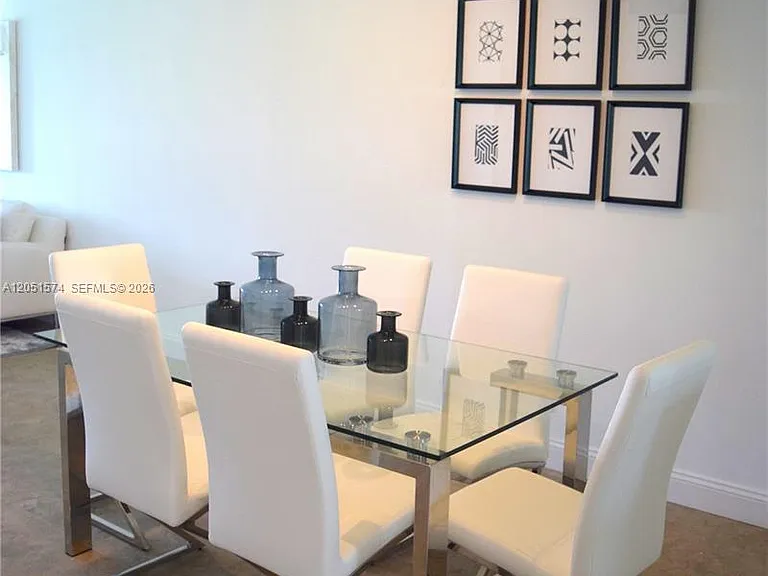 3970 Oaks Clubhouse Dr #306 — Photo 6