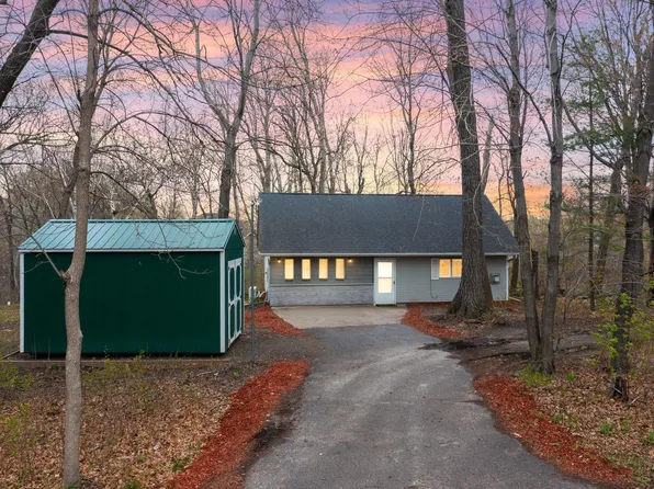 1995 Glenwood Dr NE, Cambridge, MN 55008