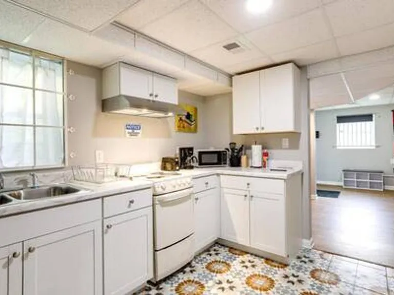 2135 Bollingbrook Dr SW — Photo 2