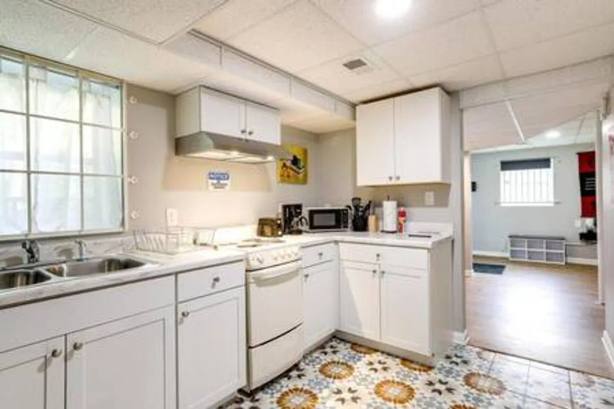 Building Photo - 2135 Bollingbrook Dr SW