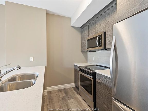 3rd image of 955 Ouellette Ave #302