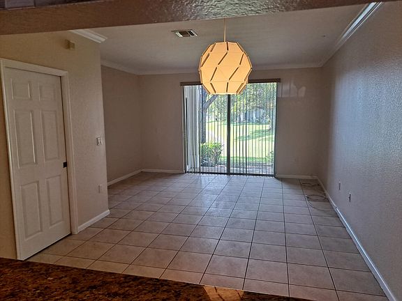4th image of 2724 SW 82nd Ave